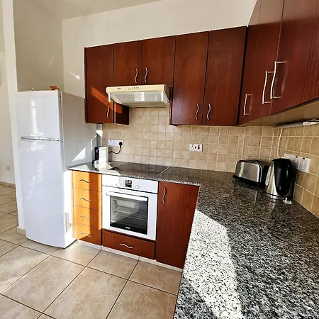 Daire The Brightstay Paphos, 2 Bed Apt, Riviera, Universal
