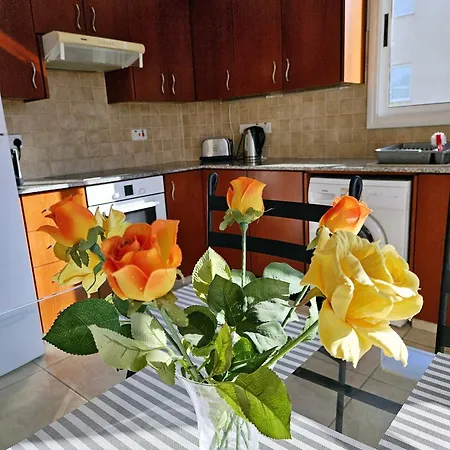 아파트 The Brightstay Paphos, 2 Bed Apt, Riviera, Universal *